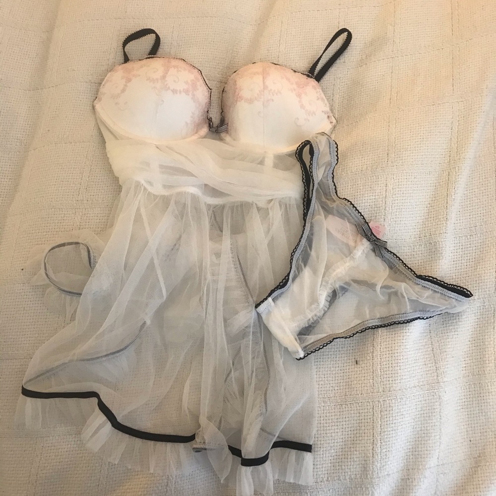 Victoria’s Secret Lingerie 2-piece Set, 34C